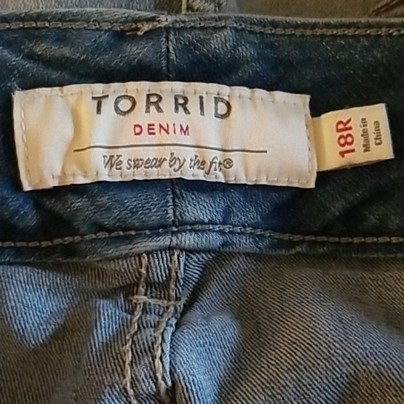 Torrid Light Wash Flare Jeans 18R - Picture 2 of 6
